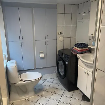 Sjarmerende Og Lysfylt Midt I