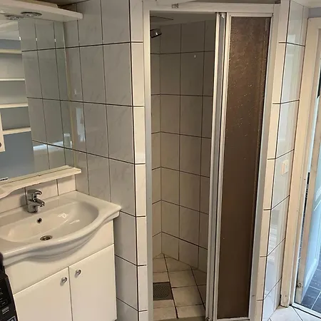 Sjarmerende Og Lysfylt Midt I *