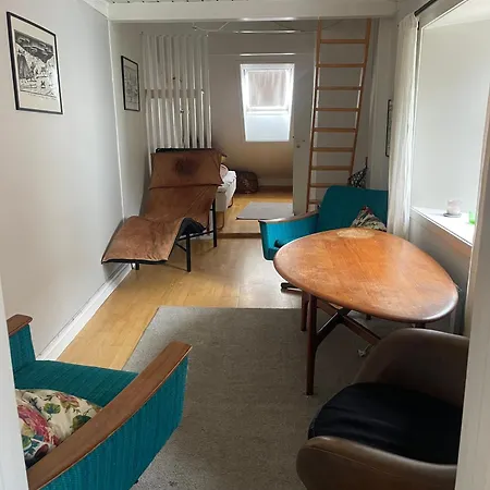 Sjarmerende Og Lysfylt Midt I